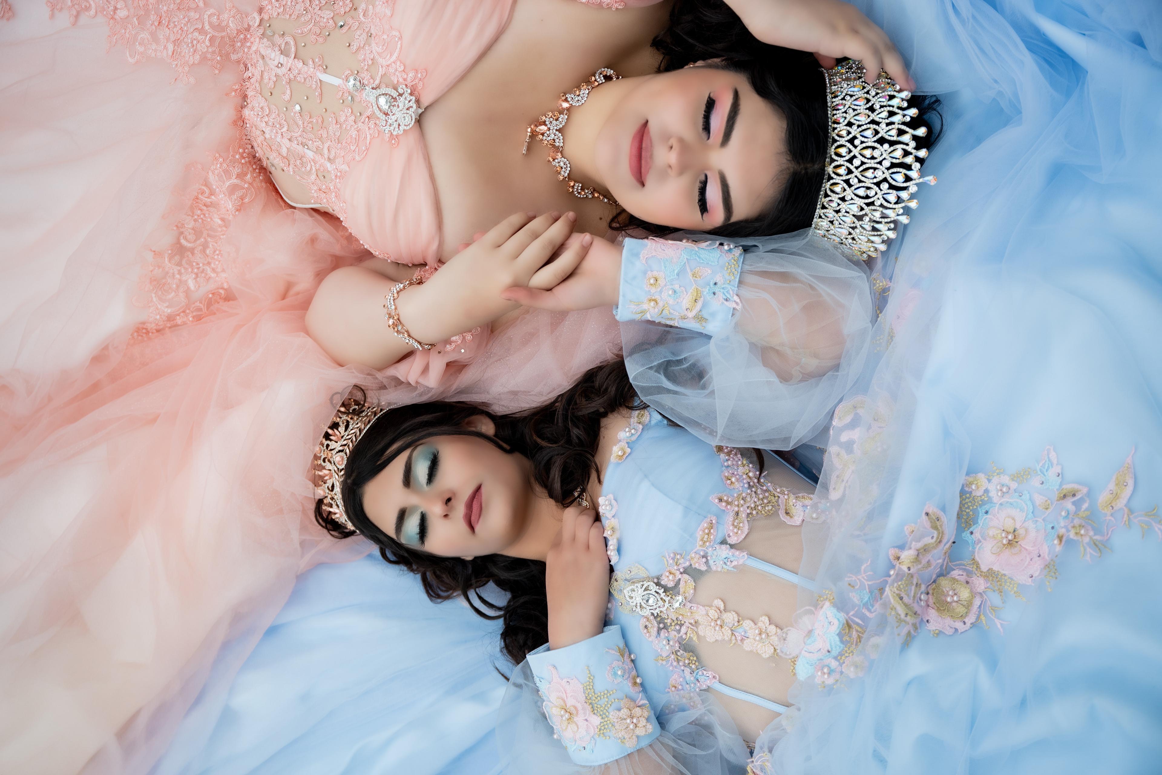 Sisterhood & Tradition: A Pre-Quinceañera Session in Southern Oregon